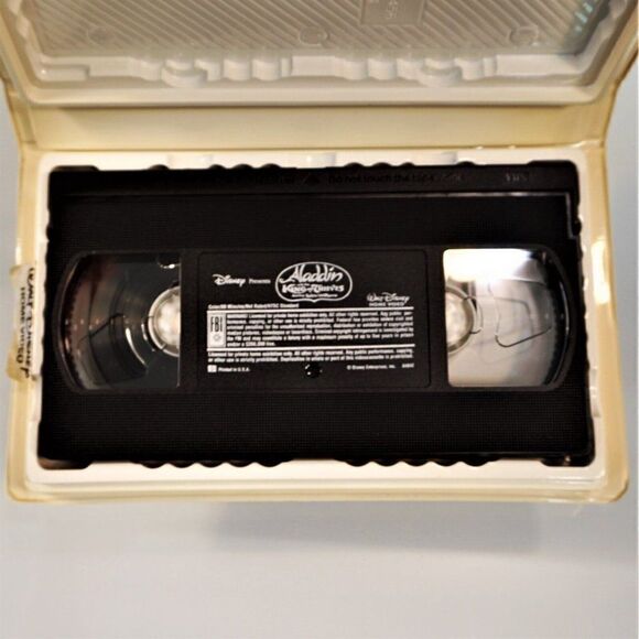 Aladdin and the King of Thieves VHS 1996 Disney Presents Clam Shell Box - Picture 9 of 10